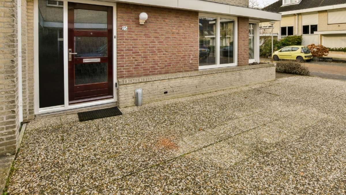 Beautiful gravel driveway way installed in North Dublin